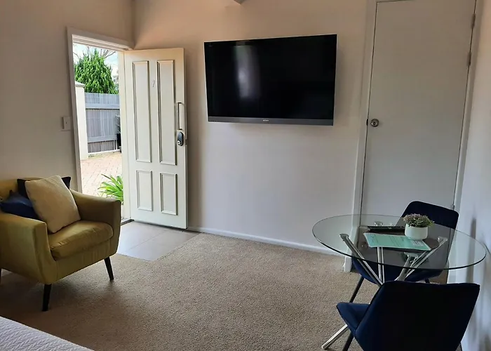 Tourist Road - Studio Unit - East Toowoomba